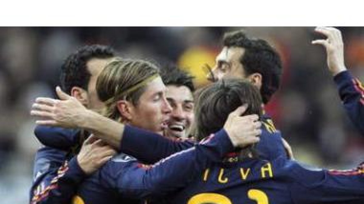 Sergio Ramos celebra con sus compañeros el gol que le marcó ayer a Francia y que cerró el triunfo es