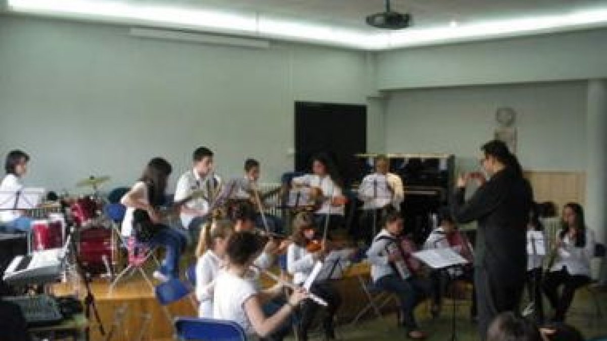 Un momento de las audiciones de los alumnos de la Escuela de Música de La Robla.