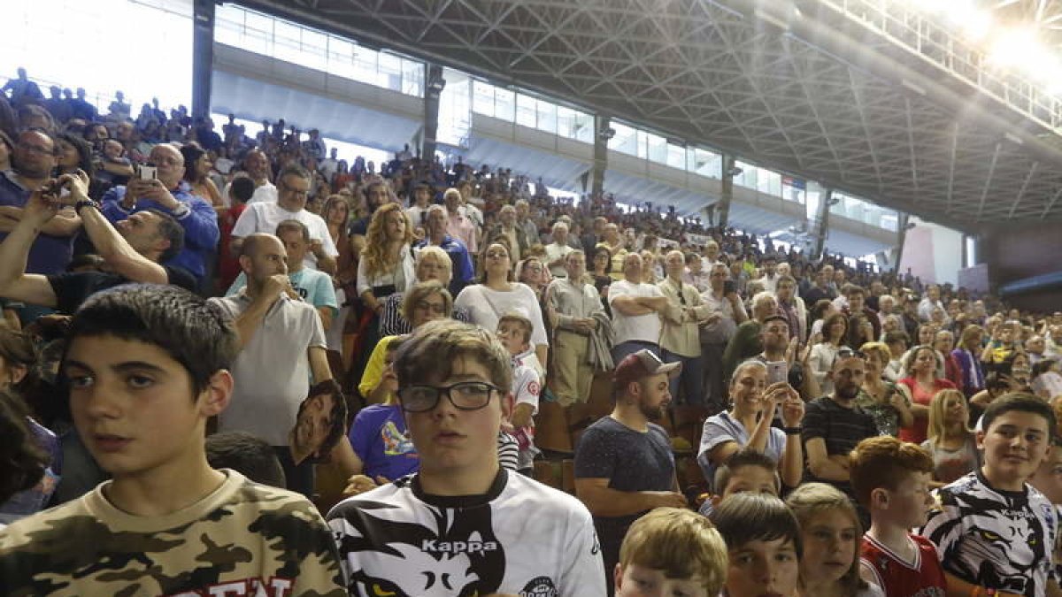 El Ademar quiere un Palacio de Deportes lleno para el partido ante el Vojvodina. JESÚS F. SALVADORES