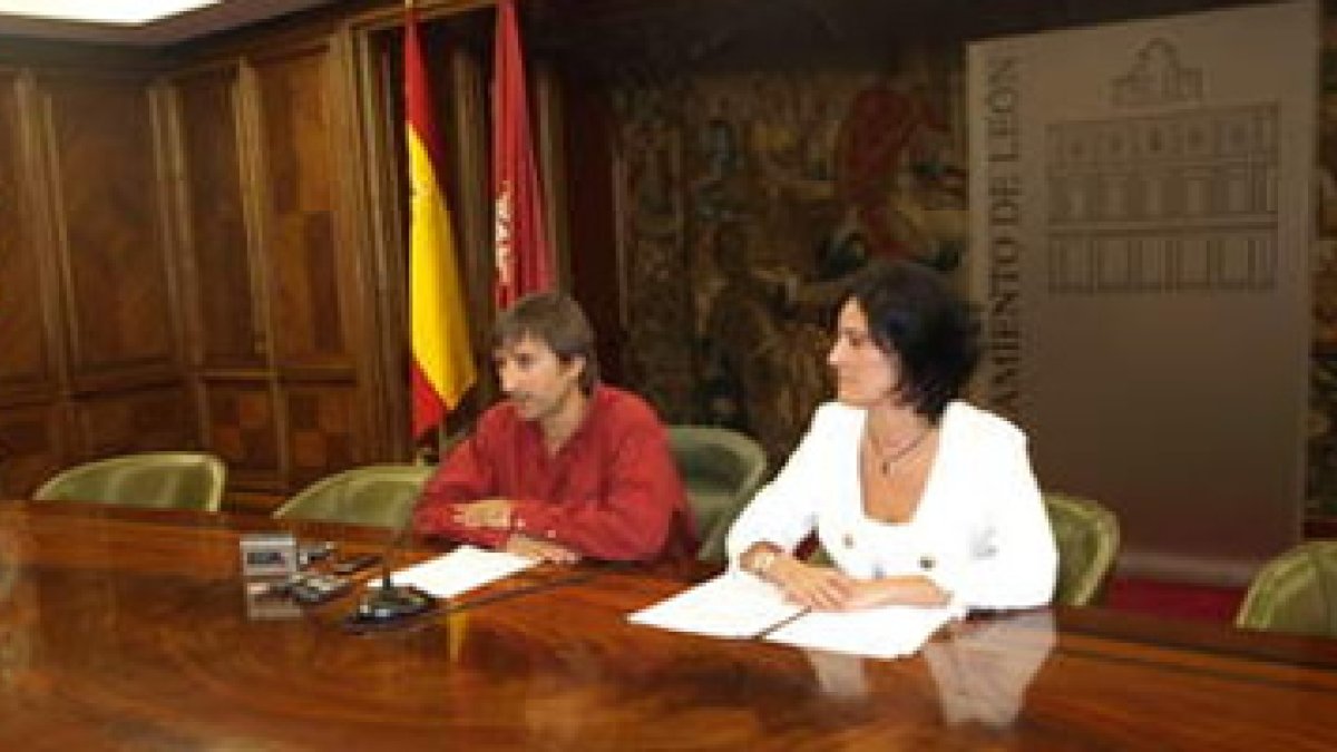 Francisco Gutiérrez y María Rodríguez, durante la rueda de prensa de ayer en el Ayuntamiento.