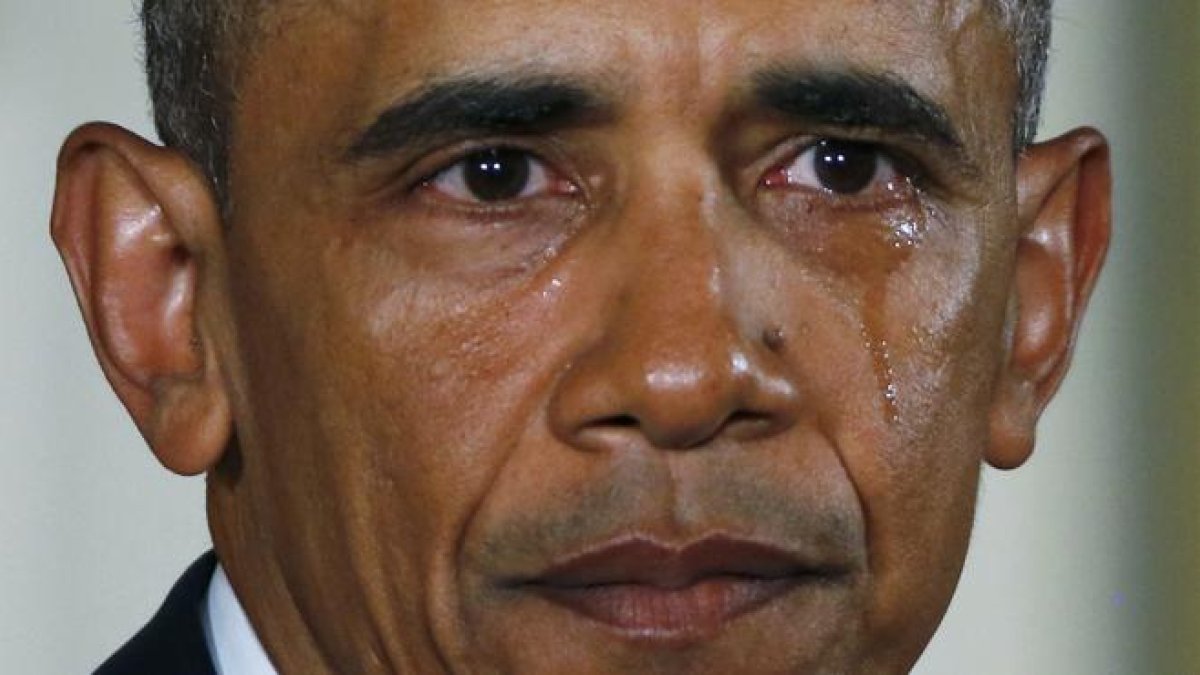 Al presidente Obama se le escapan las lágrimas durante su discurso anti violencia, hoy en la Casa Blanca.
