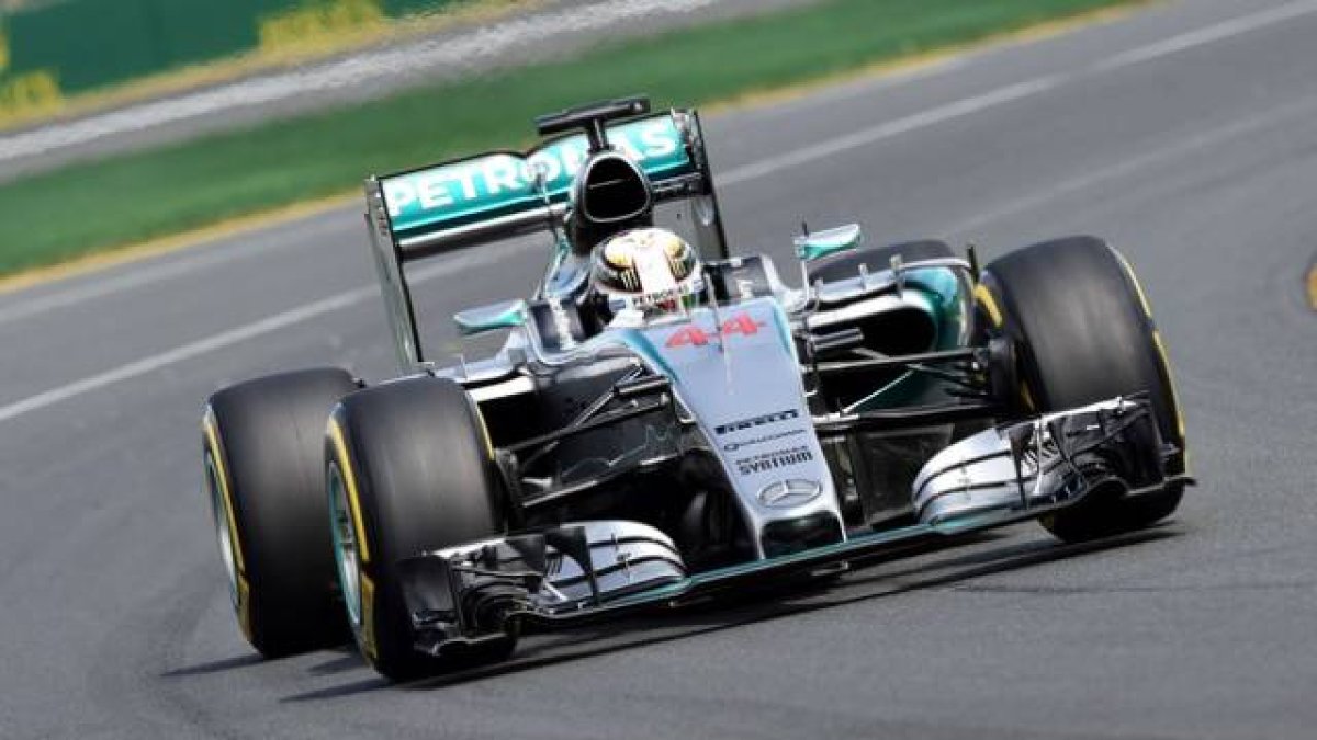 Lewis Hamilton, durante los entrenamientos en Melbourne, este sábado.