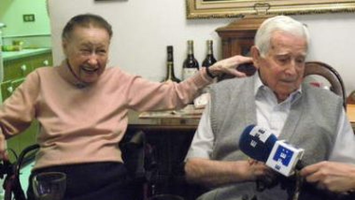 García, celebrando su 105 cumpleaños junto a su esposa Josefina, ha pasado su vida en Nueva York