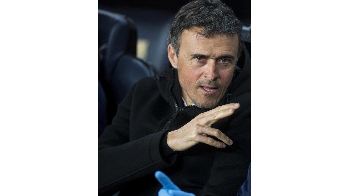 Luis Enrique durante el partido de hoy contra el Sporting.