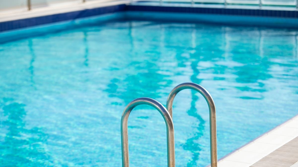 5 Consejos para mantener una piscina en León correctamente