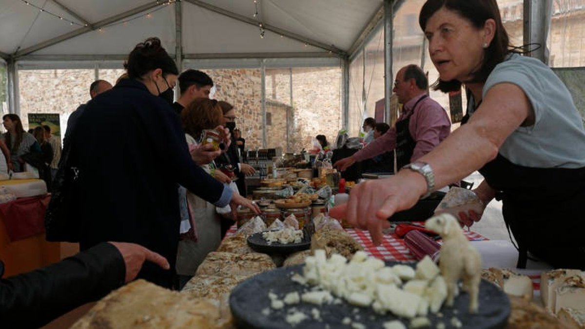 Feria del queso en Astorga. FERNANDO OTERO