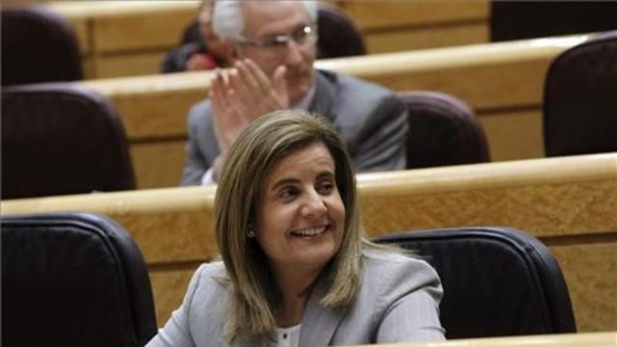 La ministra de Empleo y Seguridad Social, Fátima Báñez, durante una sesión de control al Gobierno.