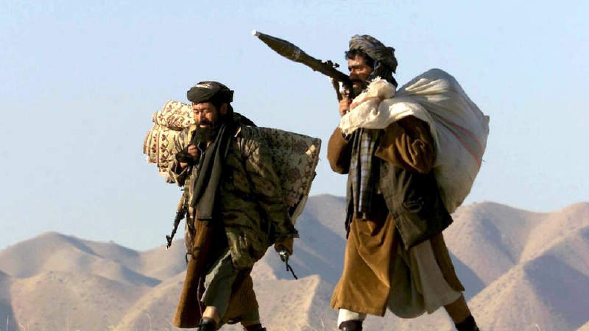 Dos talibanes con un bazoka. SERGEI CHIRIKOV