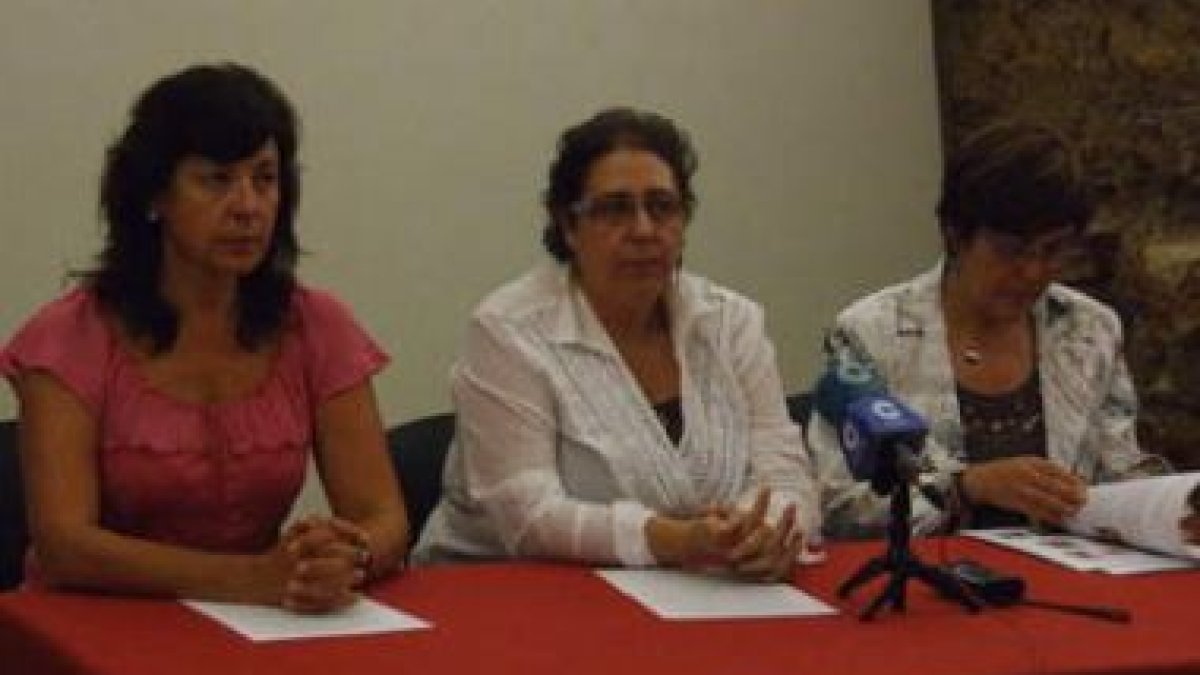 Ángeles Sevillano, Mercedes González y Elvira Casado presentan el Enigma de los Museos.