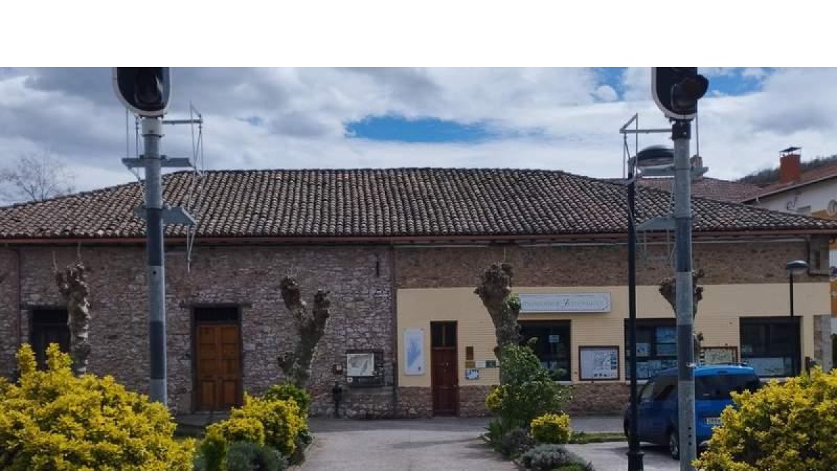 El museo del ferroviario de Cistierna acoge la oficina de turismo. CAMPOS