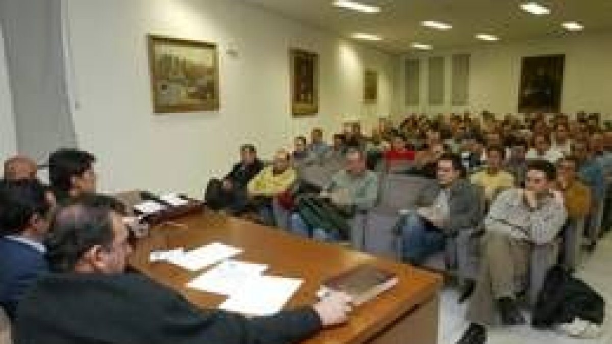 Representantes del PSOE, asesor jurídico y presidente de la federación