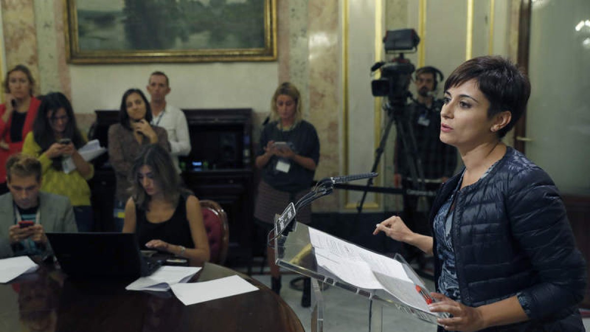 La secretaria general adjunta del grupo socialista en el Congreso, Isabel Rodríguez. CHEMA MOYA