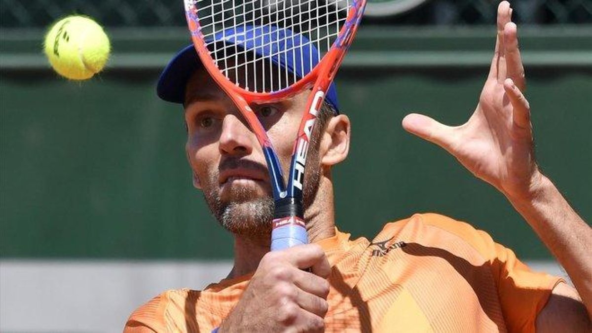 Karlovic, en un momento de su partido ante Feli López en París.