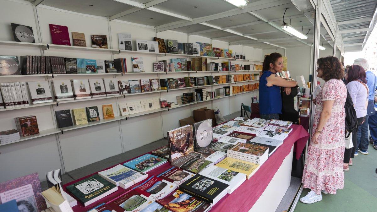 Inauguración oficial de la 44 Feria del Libro de León. CAMPILLO