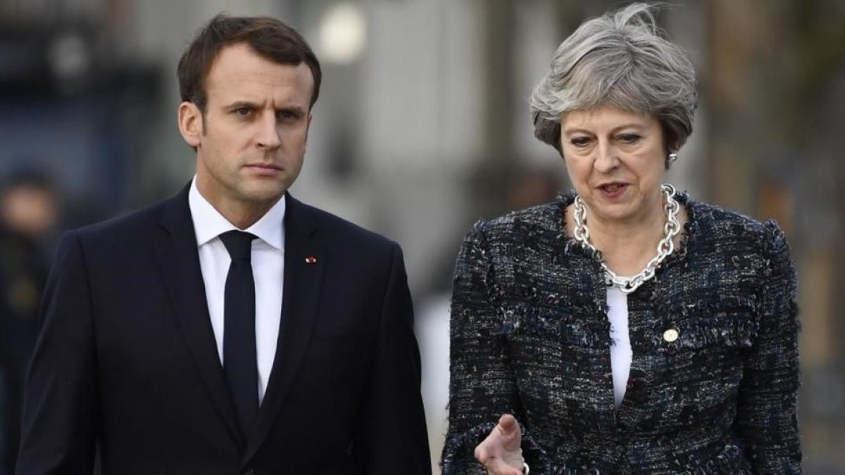 El presidente de Francia, Emmanuel Macron (izquierda), y la primera ministra británica, Theresa May.