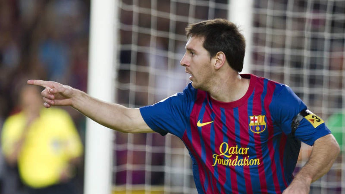 Messi celebra uno de los dos goles que logró ante el Racing de Santander.