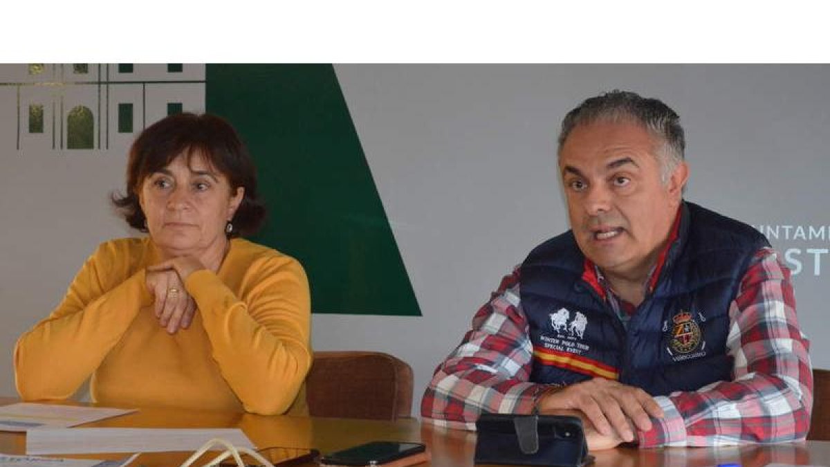 La concejala Raquel Matilla y el alcalde, José Luis Nieto. MEDINA