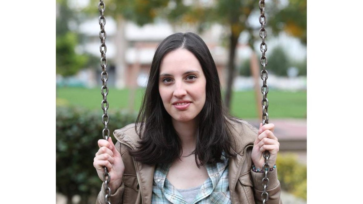 Valentina Barrio Corral en un parque de León.