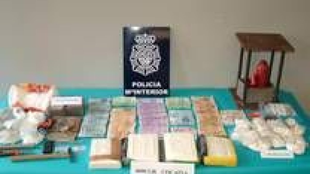 Material que la Policía Nacional de Ponferrada ha incautado en la Operación Aquiana