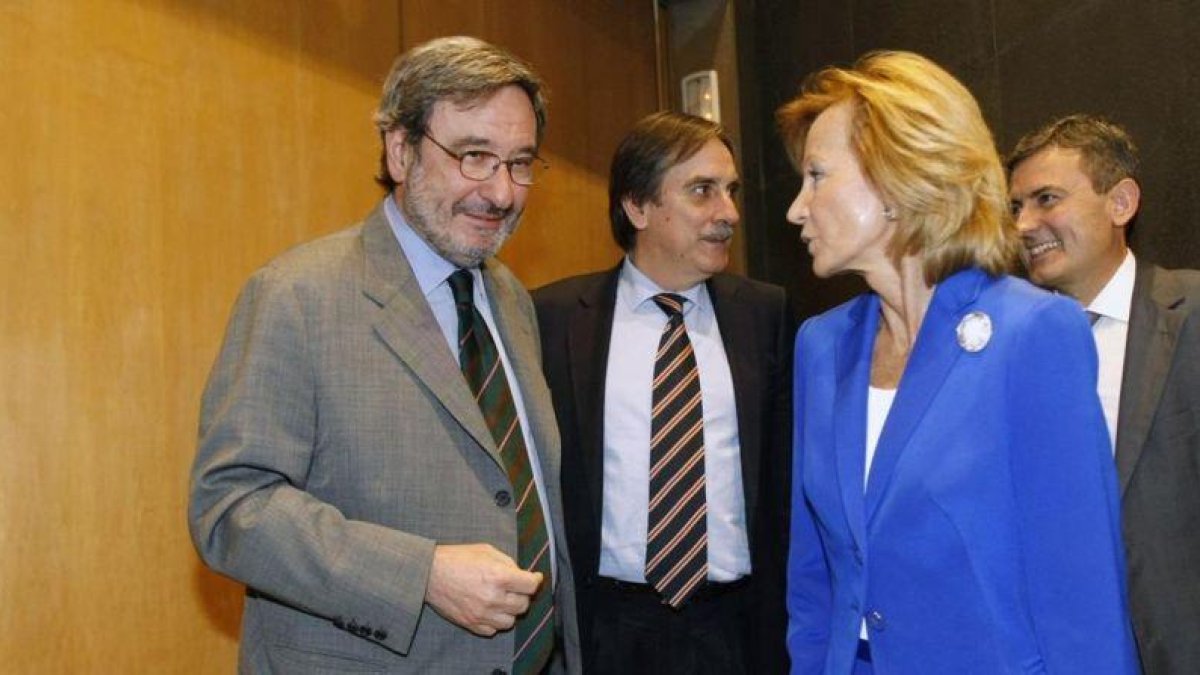 El expresidente de Caixa Catalunya, Narcís Serra, y la exministra de Economía, Elena Salgado, en la Comisión de Economía del Congreso en julio del 2012.