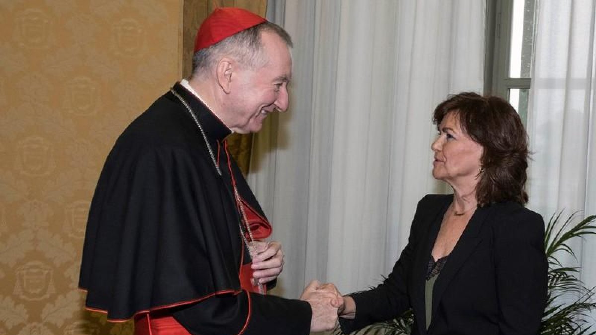 La vicepresidenta del Gobierno, ministra de la Presidencia, Relaciones con las Cortes e Igualdad, Carmen Calvo, ha mantenido esta mañana una reunión con el secretario de Estado vaticano, Pietro Parolin, en la Ciudad del Vaticano.