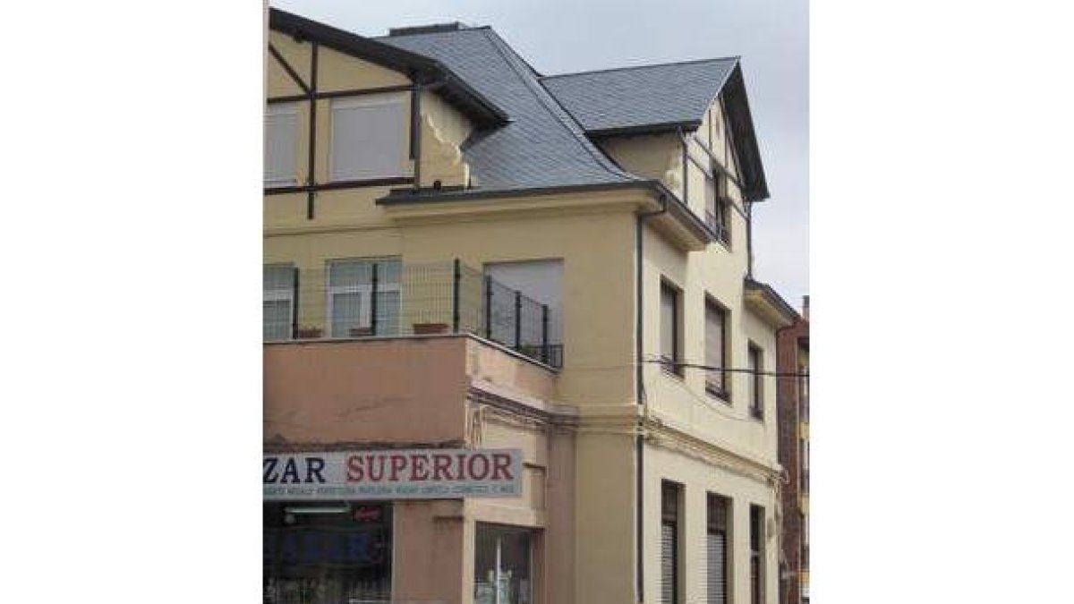 La sede de Calor y Café, ubicada en la calle San Pedro, estrena tejado para este invierno.