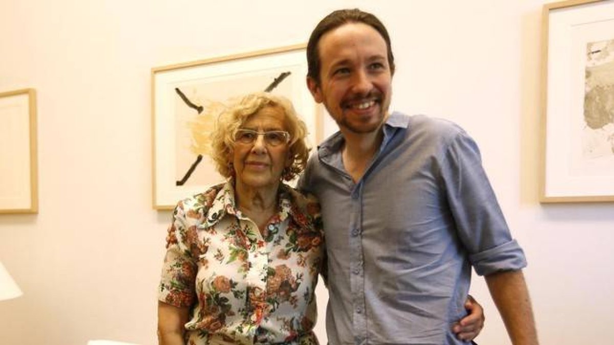 La alcaldesa de Madrid, Manuela Carmena, y el secretario general de Podemos, Pablo Iglesias, este viernes, 10 de julio.