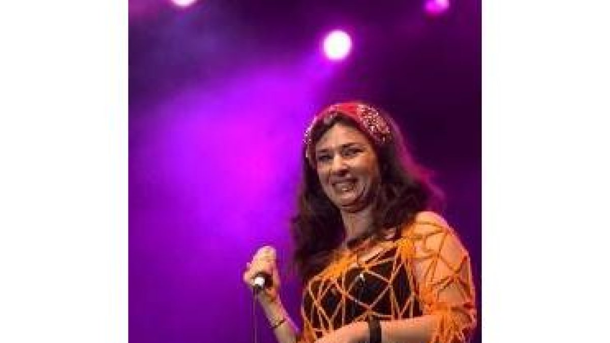 La cantante Natacha Atlas en la Conferencia Mundial contra el Racismo