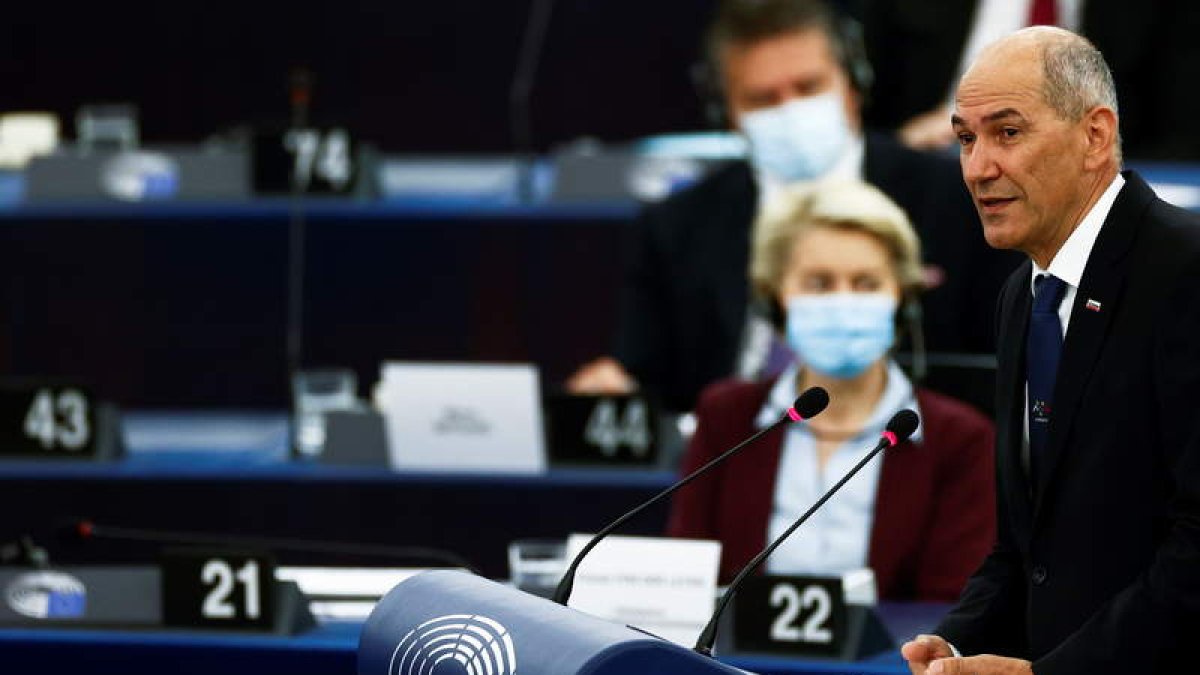 Janez Jansa ayer, durante su polémica intervención ante el Parlamento Europeo. CHRISTIAN HARTMANN