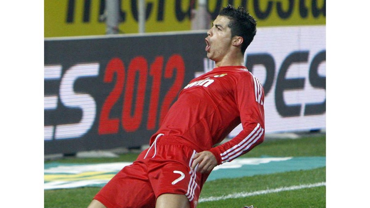 Cristiano Ronaldo celebra uno de sus goles frente al Sevilla en el Sánchez Pizjuán.