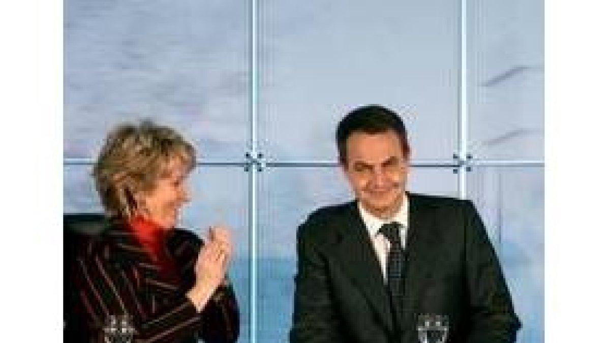 Aguirre aplaude a Zapatero tras la presentación del plan urbanístico