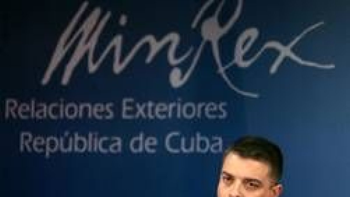El ministro de Exteriores cubano, Pérez Roque, en rueda de prensa