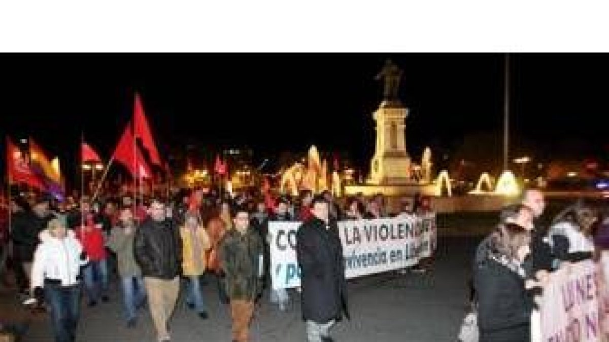 La manifestación contra la violencia machista recorrió las calles más céntricas de la ciudad para pr