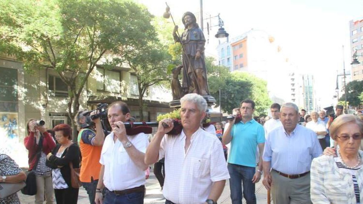 La imagen del San Roque de la Encina procesionó por primera vez en el Voto de Villa.