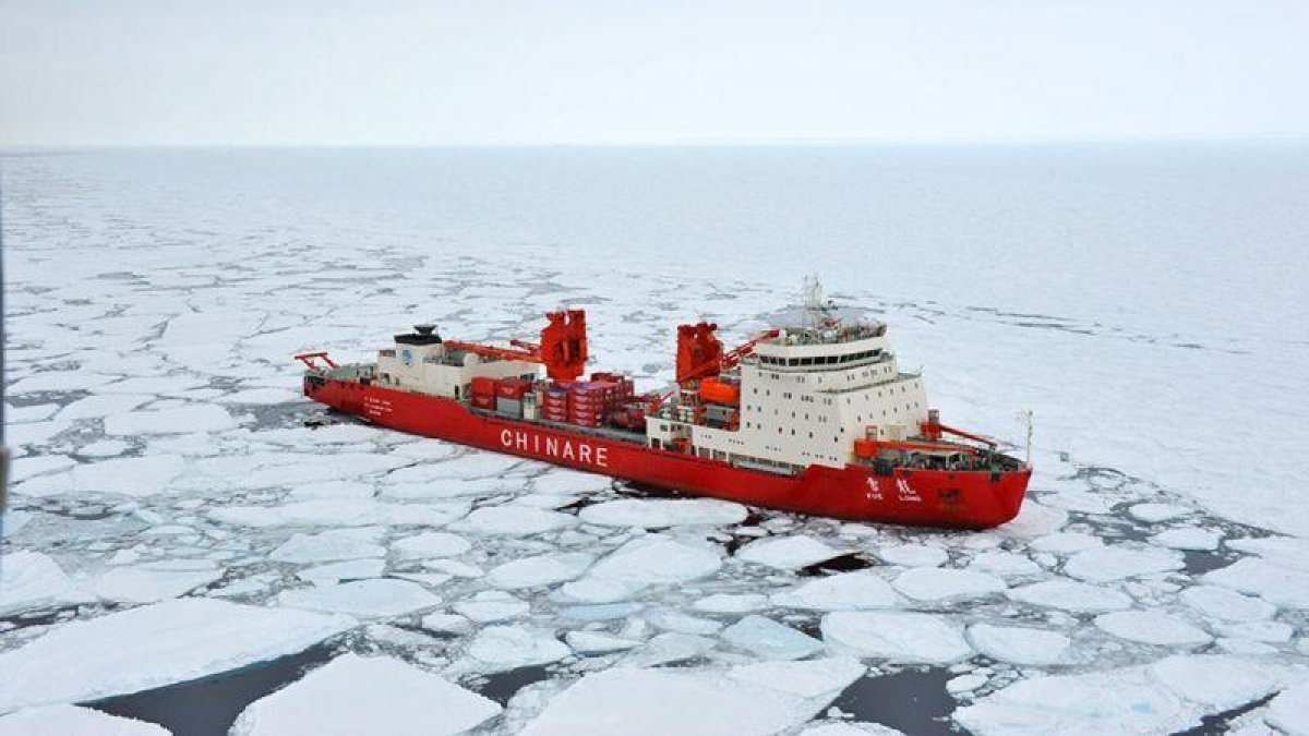 Buque chino Xuelong (Dragón de Nieve) colisionó contra un iceberg en la Antártida.