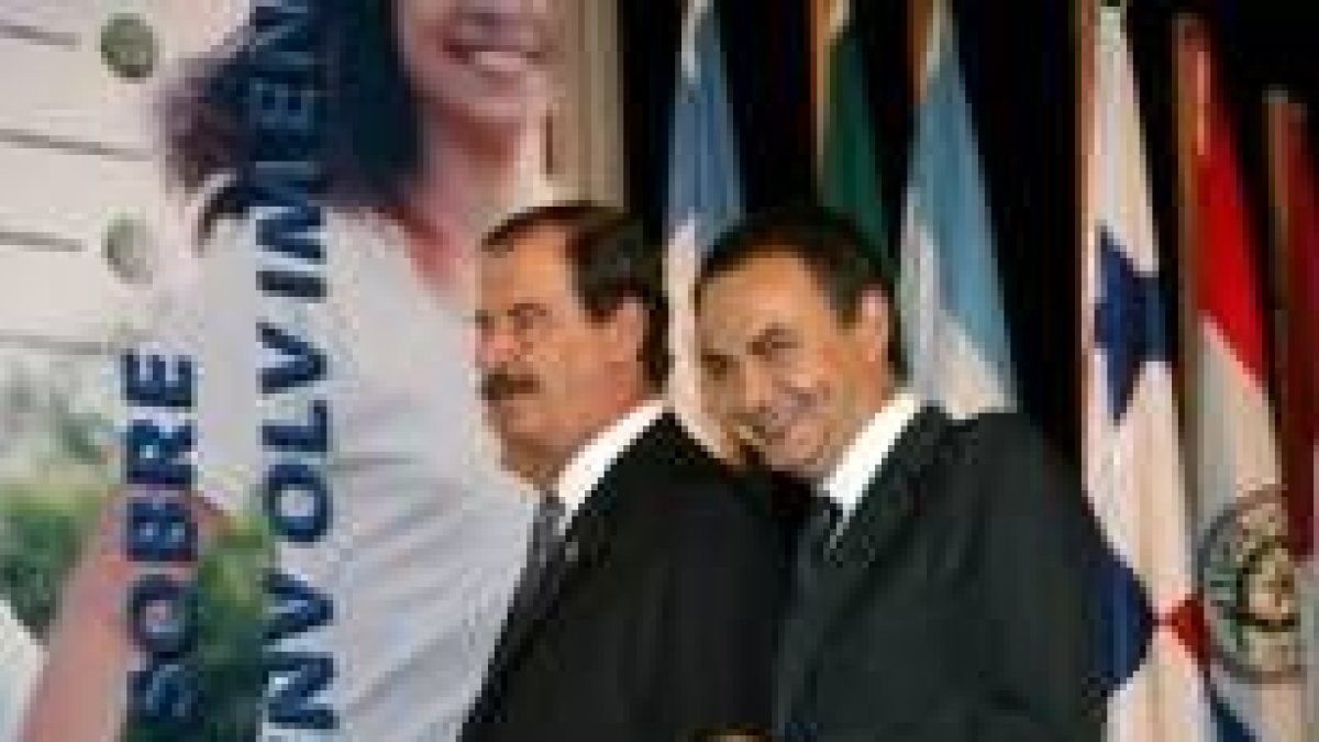 El presidente mexicano, Vicente Fox, ayer, junto a Rodríguez Zapatero
