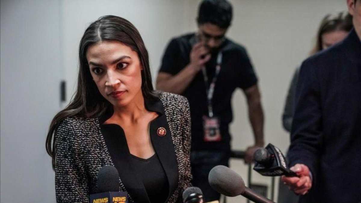 Alexandria Ocasio-Cortez, durante una comparecencia ante la prensa.