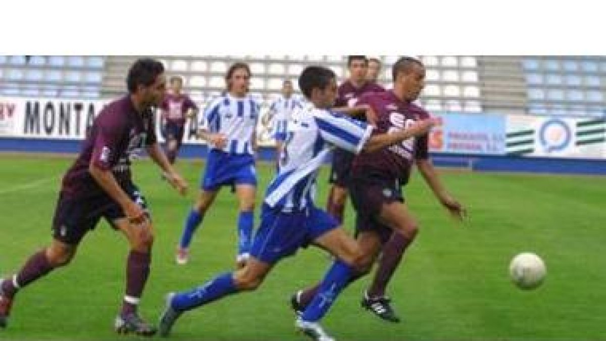 Deportiva y Pontevedra se vieron las caras la pasada campaña con Yuri en el equipo granate y goleada