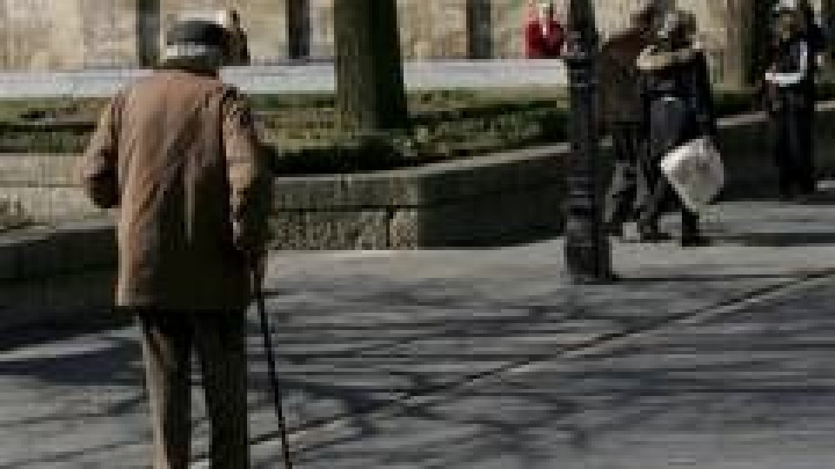 Los ciudadanos leoneses mayores de 65 años se benefician del programa de asistencia del Ayuntamiento