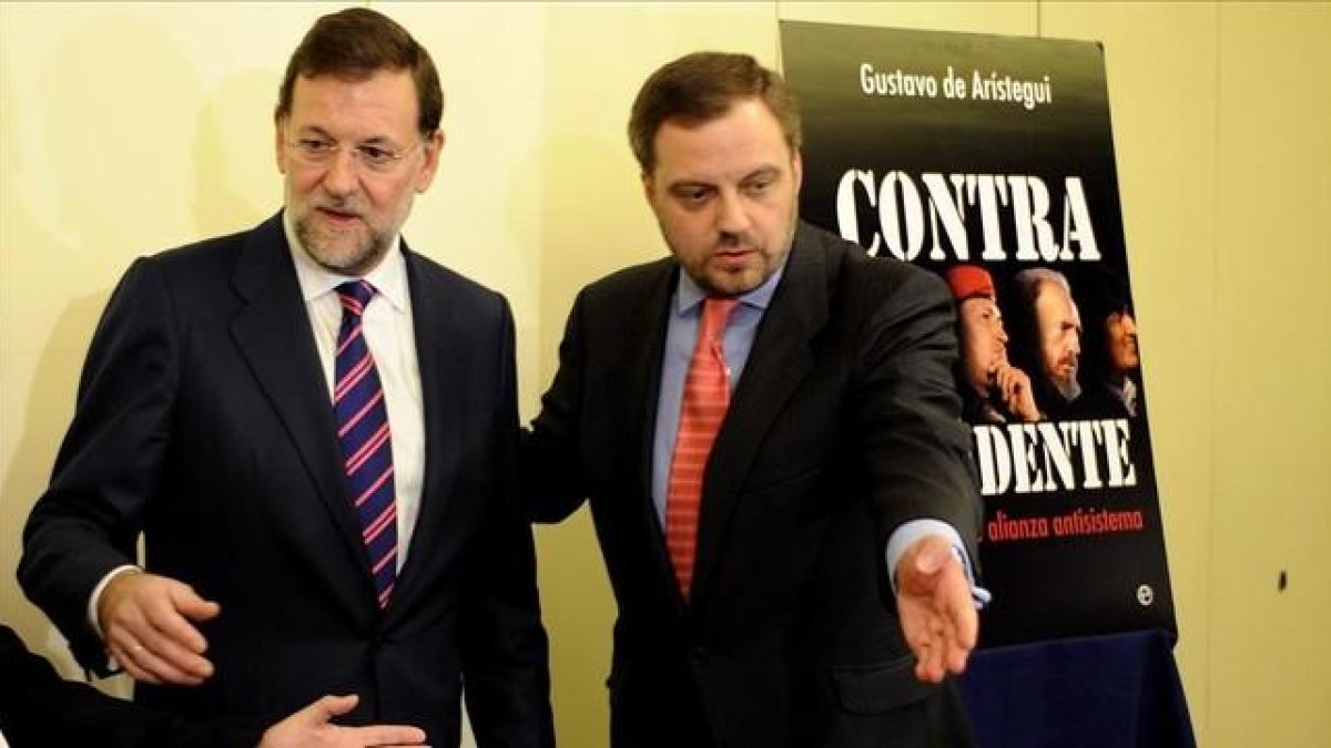 Arístegui junto a Mariano Rajoy, en una imagen de archivo.