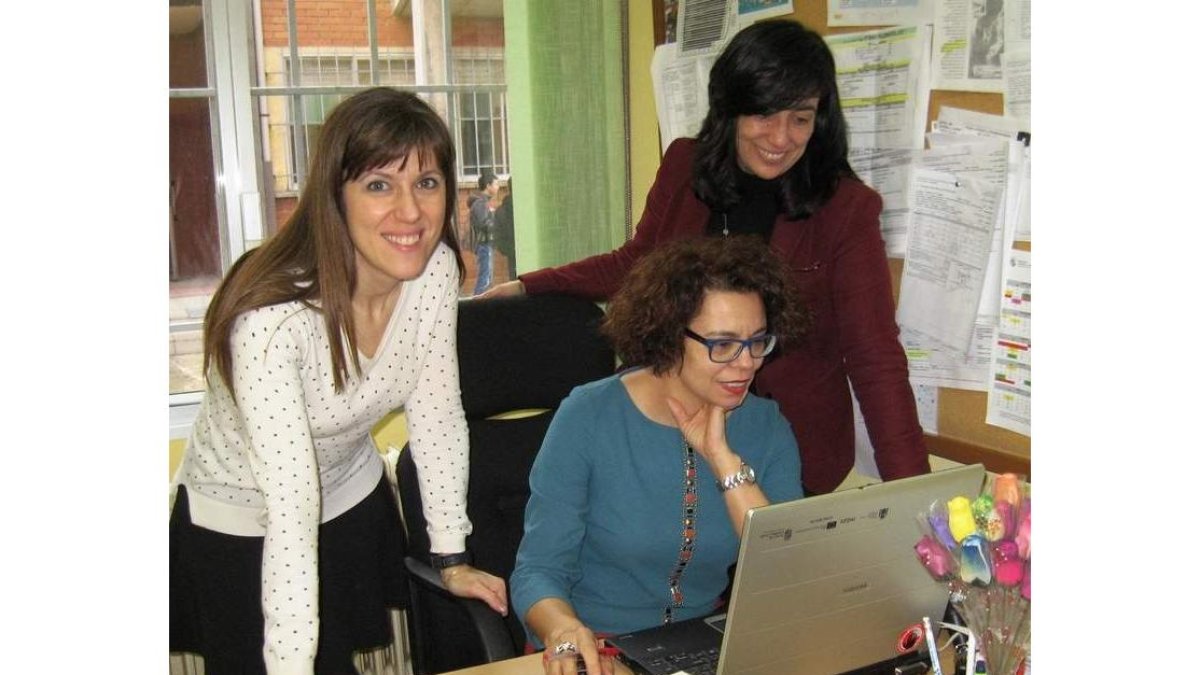 Irene Aguado, Mª Luisa García y Teresa Fernández (directora)