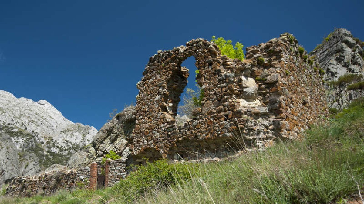 Las ruinas del castillo de Montuerto
