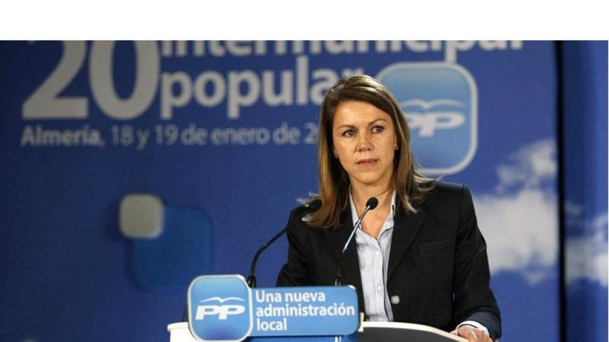 La secretaria general del PP, María Dolores de Cospedal, durante su intervención en la XX Intermunicipal Popular, que se está celebrando en Almería.