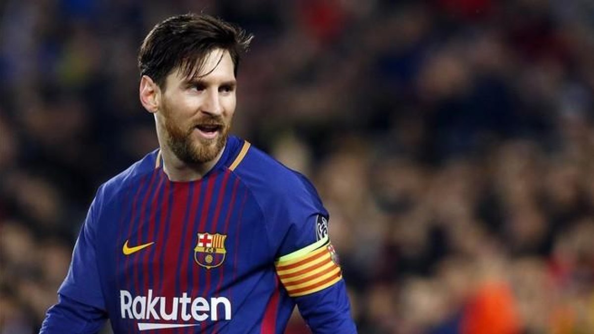 Messi recorta a dos jugadores del Athletic.