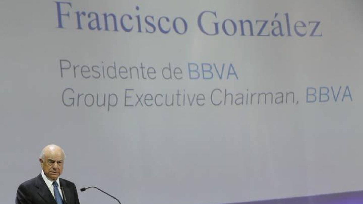 El presidente del BBVA, Francisco González, durante su intervención en la inauguración del foro de finanzas sostenibles del BBVA,