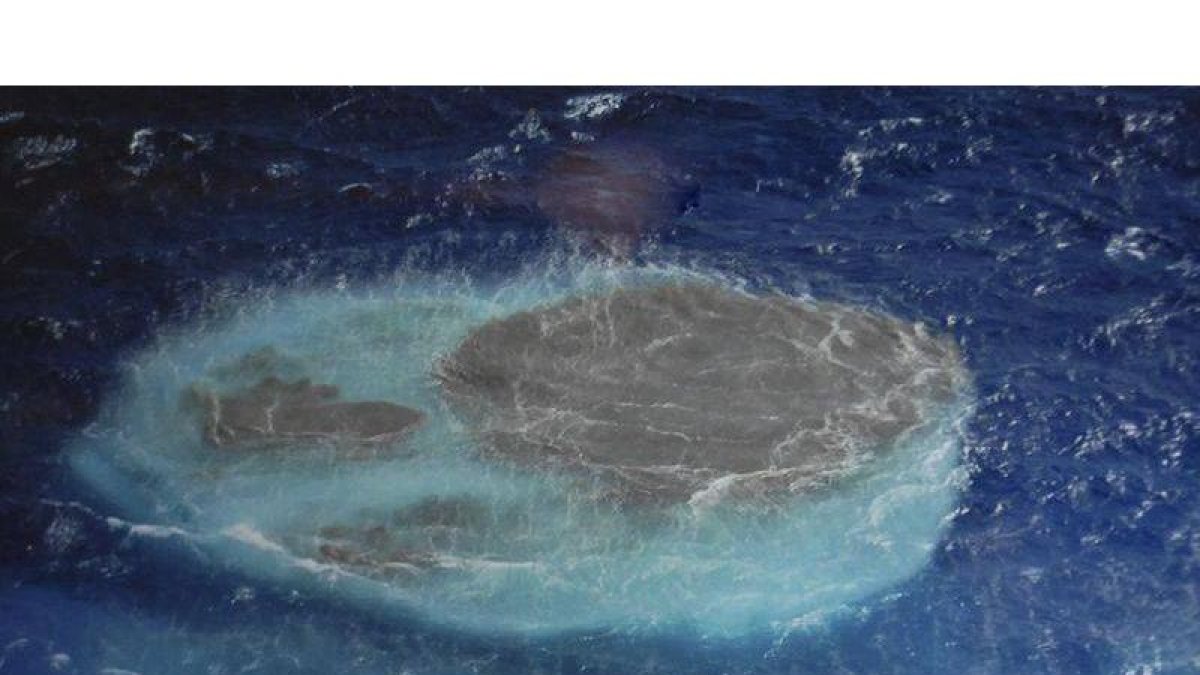 Imagen facilitada por el Instituto Geográfico Nacional (IGN), del foco eruptivo en aguas de La Restinga.