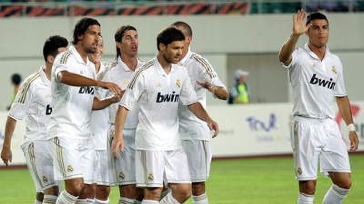 Los jugadores del Real Madrid celebran uno de los siete goles ante el Guangzhou Evergrande.