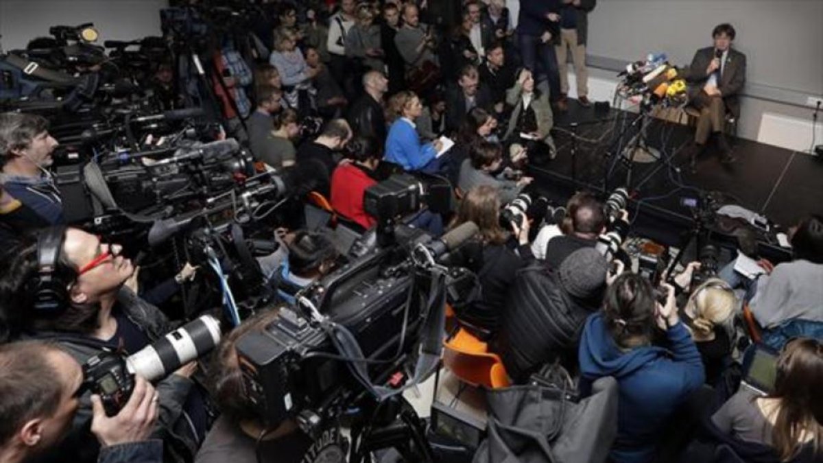 Carles Puigdemont, en la rueda de prensa de Berlín del 7 deabril, al día siguiente de salir de la prisión de Neumünster.