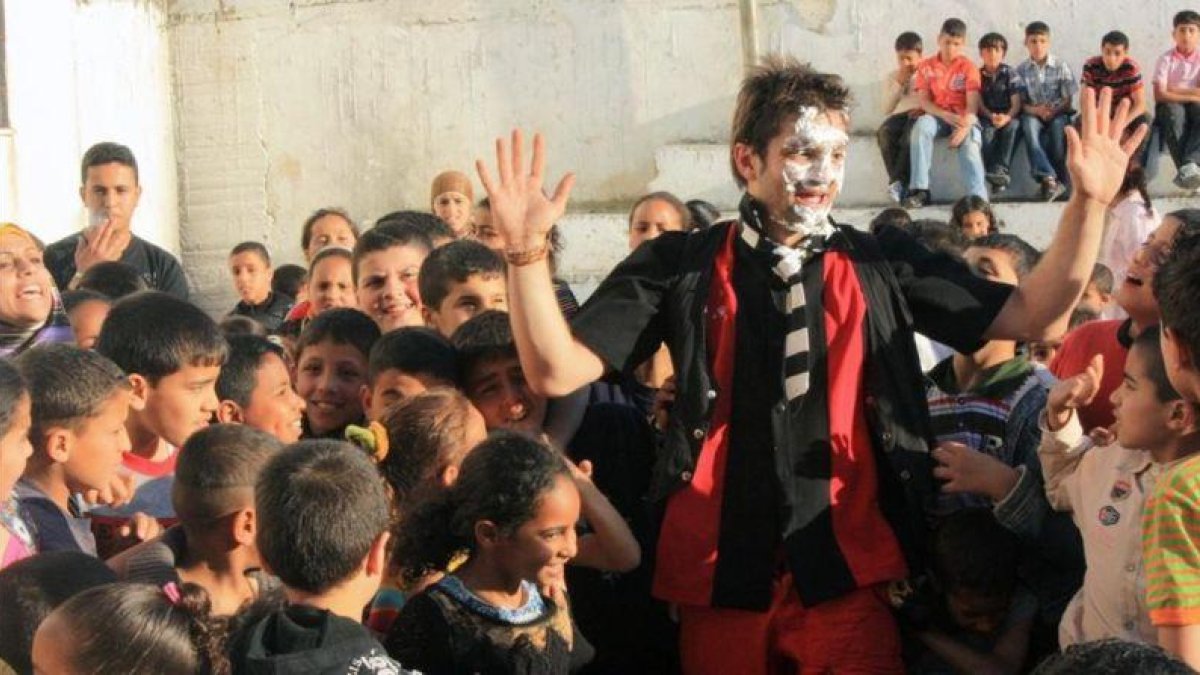 Actuación de Pallasos en Rebeldía ante unos niños palestinos.