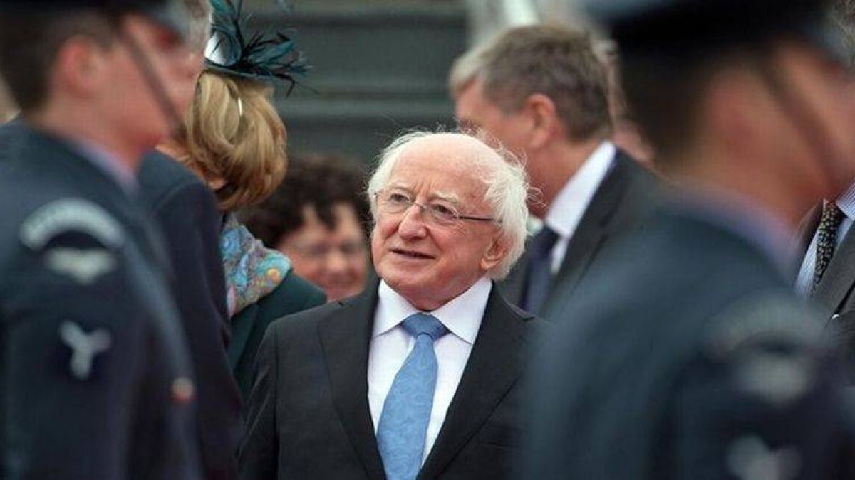 Michael D. Higgins, a su llegada al aeropuerto londinense de Heathrow, esta mañana.